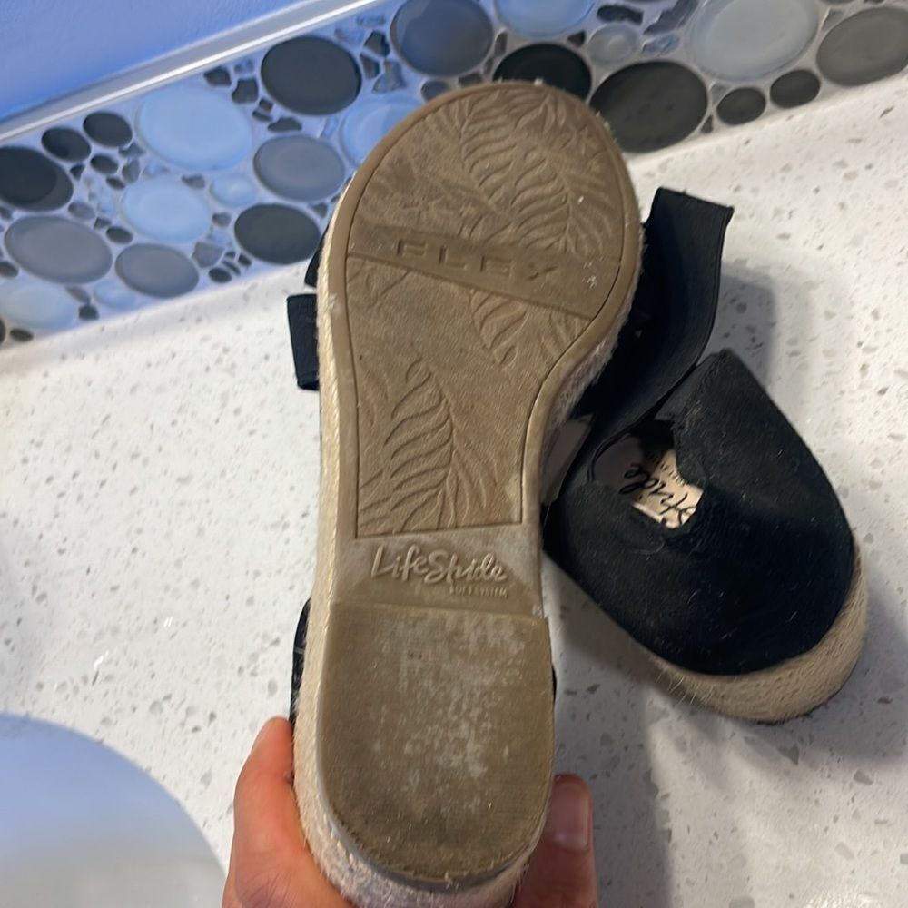 LIFE Stride woman’s black sandals - Picture 9 of 12